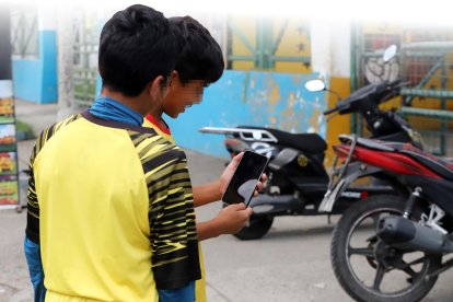 La regulación planteada contempla excepciones para plataformas educativas y control parental.