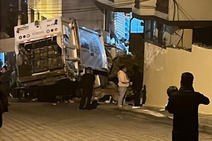 El conductor del vehículo resultó herido.