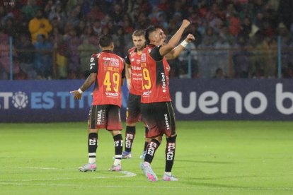 Melvin Díaz abrió la cuenta en el Alejandro Serrano Aguilar.