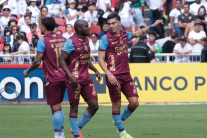 Macará recibe a Técnico Universitario en el estadio Bellavista de Ambato.