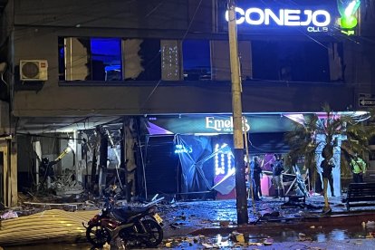 El atentado explosivo dejó parcialmente destruída una discoteca