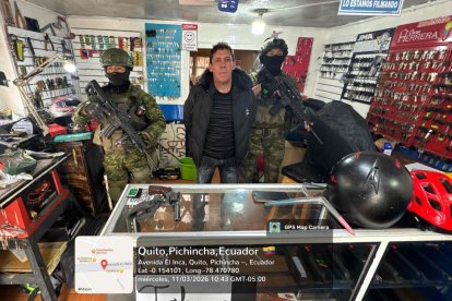 El ciudadano fue detenido en su negocio.