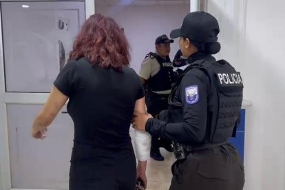 La menor fue retenida y luego llevada a recibir atención médica.