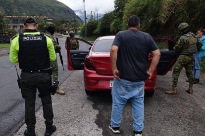 Policías y militares realizan un control rutinario en Tungurahua para prevenir la llegada de delincuentes desde provincias con toque de queda.