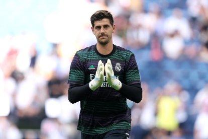 Thibaut Courtois preocupa al equipo merengue tras la clasificación a cuartos de final, donde lo espera el Atlético de Madrid.