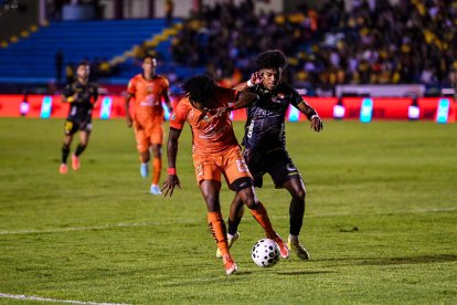 Barcelona SC sumó un empate en la visita a Libertad.