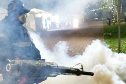 Municipio despliega fumigación masiva y entrega de toldos ante el incremento acelerado de casos.