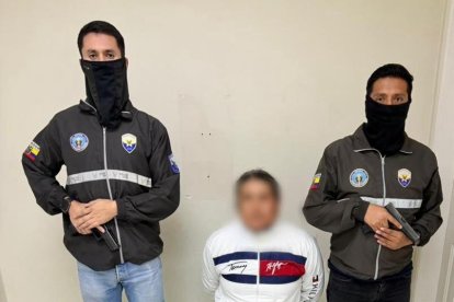 El sospechoso de 48 años, fue detenido por agentes de la UNASE en la calle Club Tungurahua, en Ambato, un año después del secuestro a una comerciante.