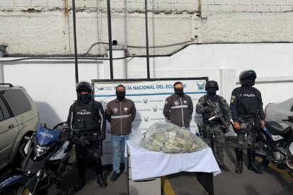 El dinero se halló en una bodega de un edificio del norte de Quito.