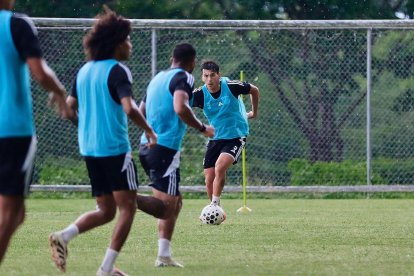Emelec entrenará en las instalaciones de la Base Naval de Salinas.