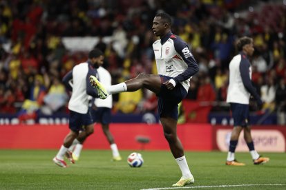 El defensa de Ecuador Willian Pacho figura de la Tricolor.