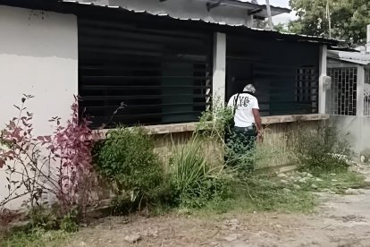 Vivienda del sector El Quilombo, en el barrio La Propicia 2 de Esmeraldas, donde sujetos armados atacaron a tiros a la joven embarazada Arelys Jamileth García Chila.