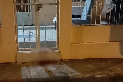 Entrada de la vivienda en La Tolita 1, donde la noche del sábado un ataque armado dejó un muerto y dos heridos.