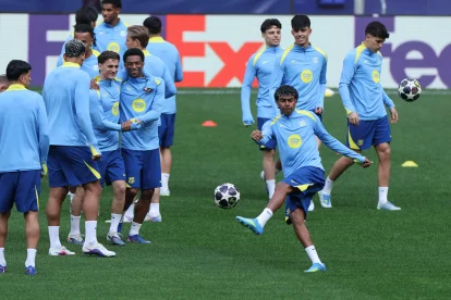 Lamine Yamal durante el entrenamiento del Barcelona previo al partido ante Atlético de Madrid.