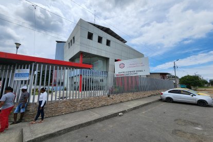 Centro Forense Zonal 1 de Esmeraldas, donde se realizan las autopsias y peritajes tras el hallazgo del expolicía Wilmer Bejarano Bravo.