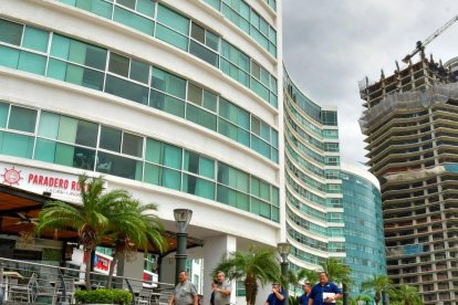 A partir de ahora, los establecimientos deberán cobrar una tarifa de un dólar por noche y por habitación