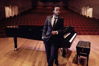 John Peter presenta su nuevo sencillo sobre resiliencia.