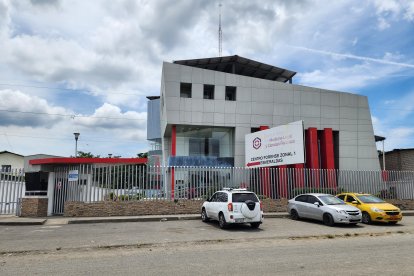 Centro Forense Zonal 1 de Esmeraldas, donde fue trasladado el cuerpo de Luis Mario Caicedo Angulo para las pericias legales.