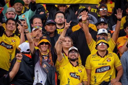 La hinchada de Barcelona espera la recuperación de su equipo en la fecha 10.