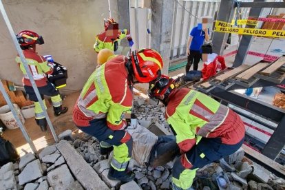 Los afectados fueron atendidos por miembros del Cuerpo de Bomberos de Quito.