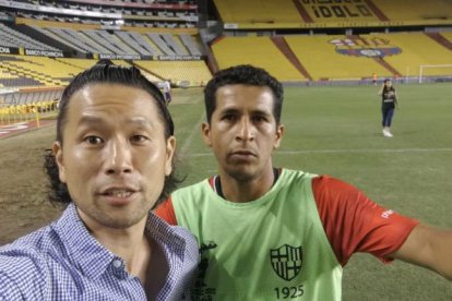 En los 90 jugaron en Barcelona S. C., en el 2019 se volvieron a encontrar y hoy el Covid-19 los junta para ayudar.