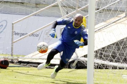 Luis Fernando Fernández fue uno de los rescindidos con el club oriental.