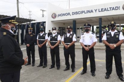 La institución de Tránsito distinguió a los uniformados mediante una ceremonia en sus patios.