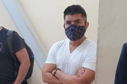 El presentador no podrá salir del país y tendrá que guardia permanente