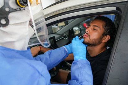 El hisopado fue parte de la prueba para detectar Covid-19.