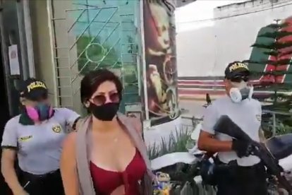 Momento en que Jhocelyn Mieles es traslada desde la casa de salud hasta el Cebaf, frontera Perú - Ecuador.