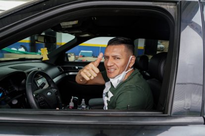 Carlos Garcés, goleador del Delfín, acudió a realizarse el isopado.