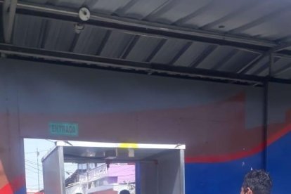 En el barrio de la tolerancia buscan invertir en cabinas de desinfección.