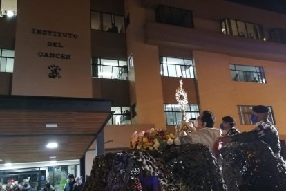 La procesión inició con trayectos cortos y sin creyentes.