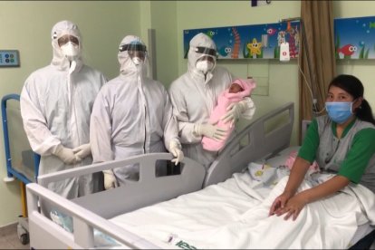 La bebé nació sin complicaciones en su salud, pese a que la madre estaba infectada con coronavirus.