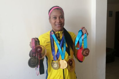 La deportista lojana decidió dejar la lucha tras 14 años de trayectoria.