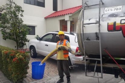 Solo se repartirá líquido de manera gratuita a tanqueros e instituciones especiales.