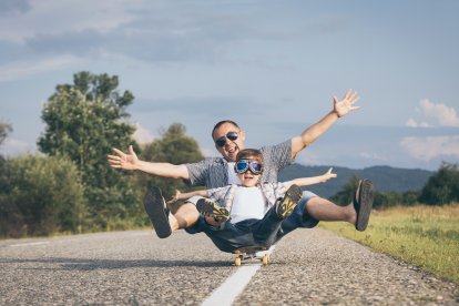 El papel de la paternidad no solo se centra en el apoyo económico. También debes involucrarte en su crianza en compañía de la madre.