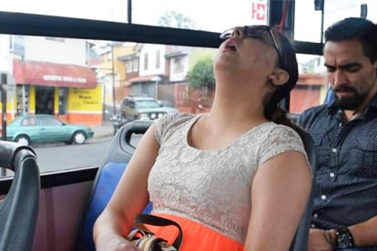 Con el coronavirus diambulando en Guayaquil, no vale quedarse dormido en el bus.