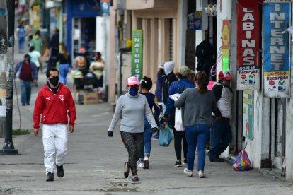 Las actividades comerciales y laborales se fueron reanudando incluso antes del paso a semáforo amarillo en la capital. 

  . Quito 15 de junio     del 2020  Agencia (ag - expreso ag extra) SUR DE QUITO