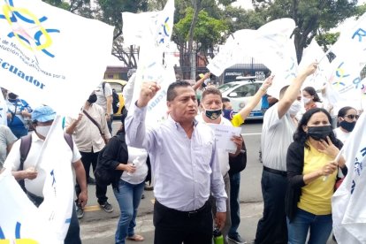 Los docentes elevan el grito al cielo para que les paguen los sueldos atrasados y otras reivindicaciones.