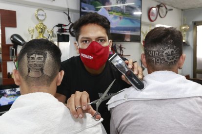 Sus últimas creaciones han sido inspiradas por el coronavirus.