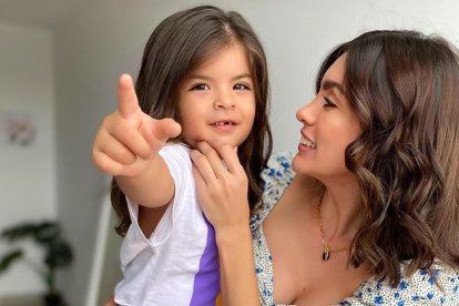 La pequeña pudo compartir su día junto a sus padres.