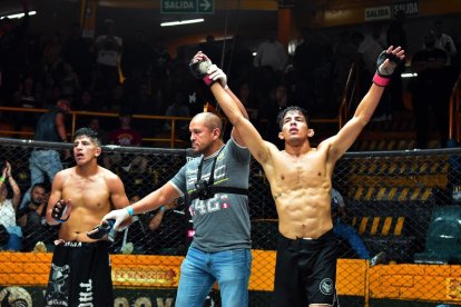 El ecuatoriano Juan Andrés Luna (d) alcanzó el año anterior el título del FFC, torneo que se realiza en Perú.