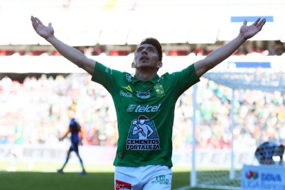 El delantero ecuatoriano Ángel Mena se destaca como goleador del Club León en la liga mexicana.
