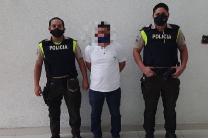 El sujeto fue localizado en un bus interprovincial y luego llevado a una Unidad Judicial de Flagrancia.