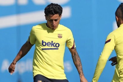 El volante ecuatoriano, Kike Saverio podría tener la oportunidad de debutar oficialmente con el Barcelona de España.