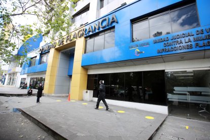 Los detenidos fueron llevados a otro lugar para que cumplan las medidas de aislamiento tras confirmarse el contagio.