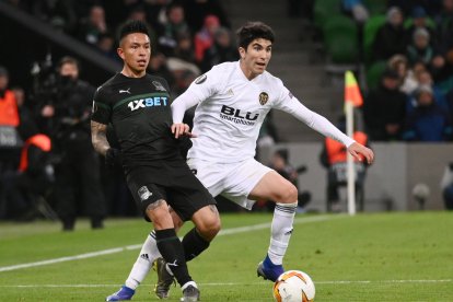 Cristian Ramírez se destaca como lateral izquierdo en el Krasnodar, de Rusia.