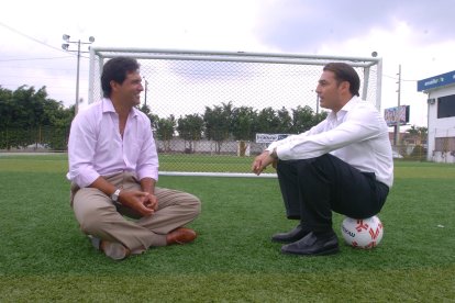 Carlos Morales y Alfaro Moreno en una charla de Barcelona e Independiente de Avelleneda.