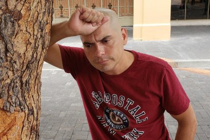 Cristian Vega tiene una picantería para solventar sus gastos. La pandema empeoró su situación económica.